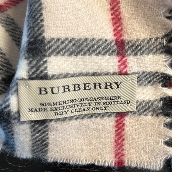 Burberry Cashmere Scarf Kids Size - Picture 3 of 3